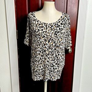 Chicos 100% linen leopard tee